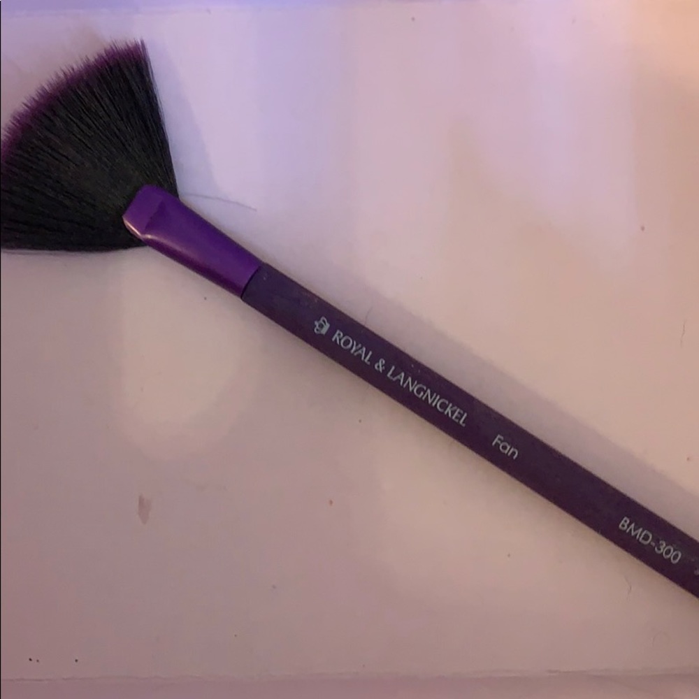 Fan brush